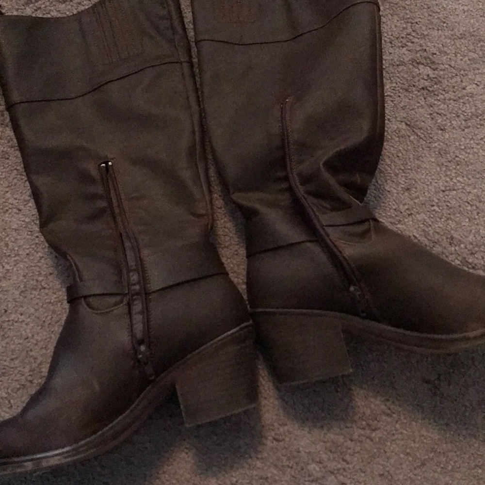 Boots - Picture 3 of 3